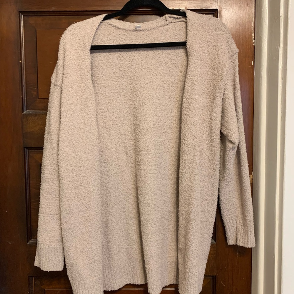 Uniqlo Women's Cardigan in Peachy Beige